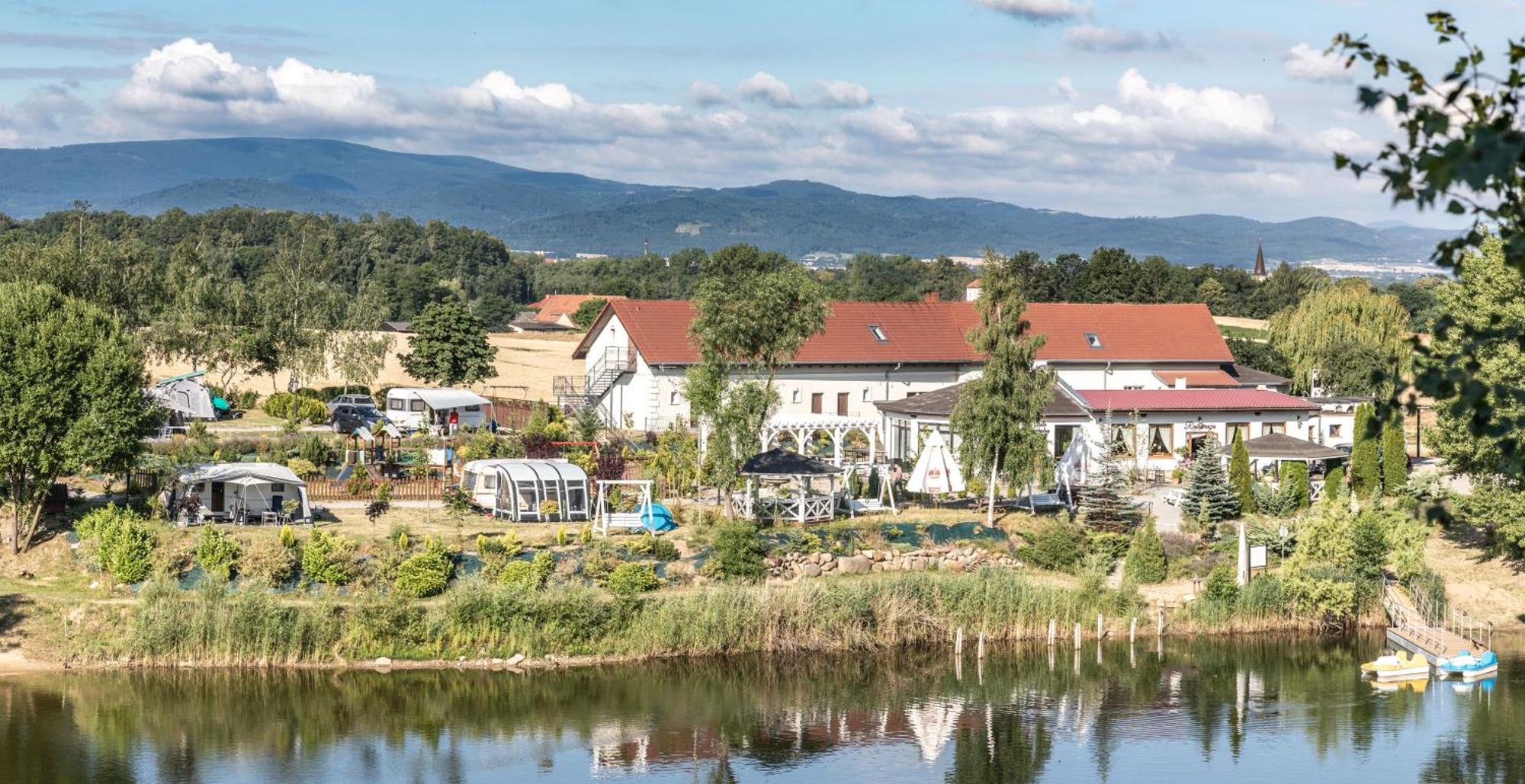 Forteca, Pokoje Goscinne Nad Stawem Dzierzoniow Bagian luar foto