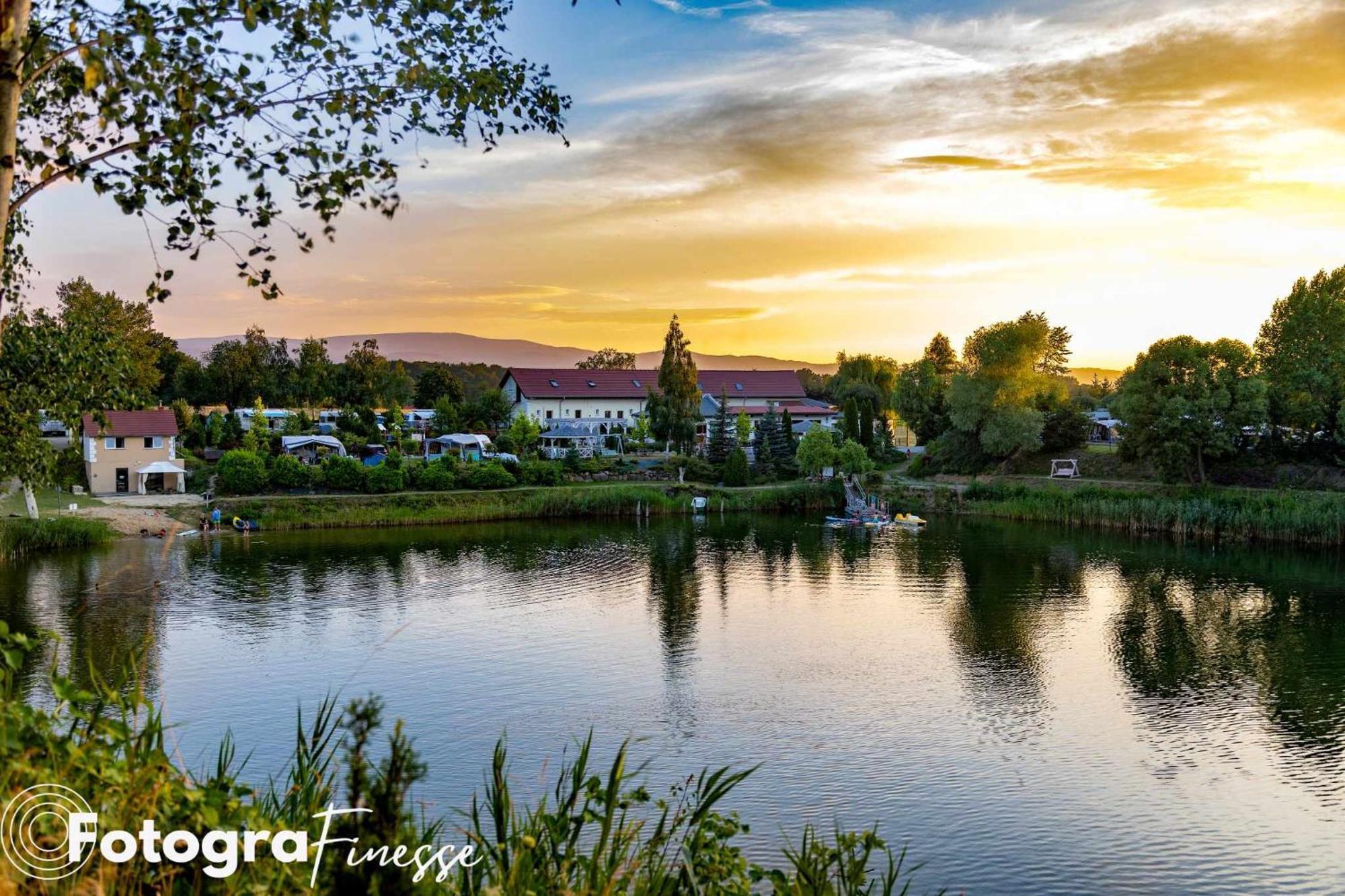 Forteca, Pokoje Goscinne Nad Stawem Dzierzoniow Bagian luar foto